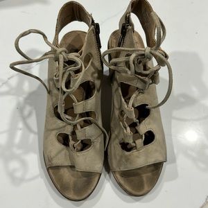 Steve Madden lace up block heel